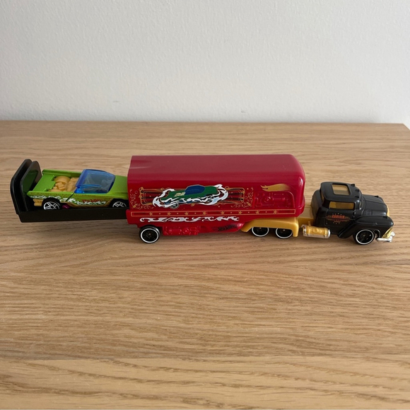 Hot Wheels Team truck trailer with car bundle set of 2 - Picture 4 of 5